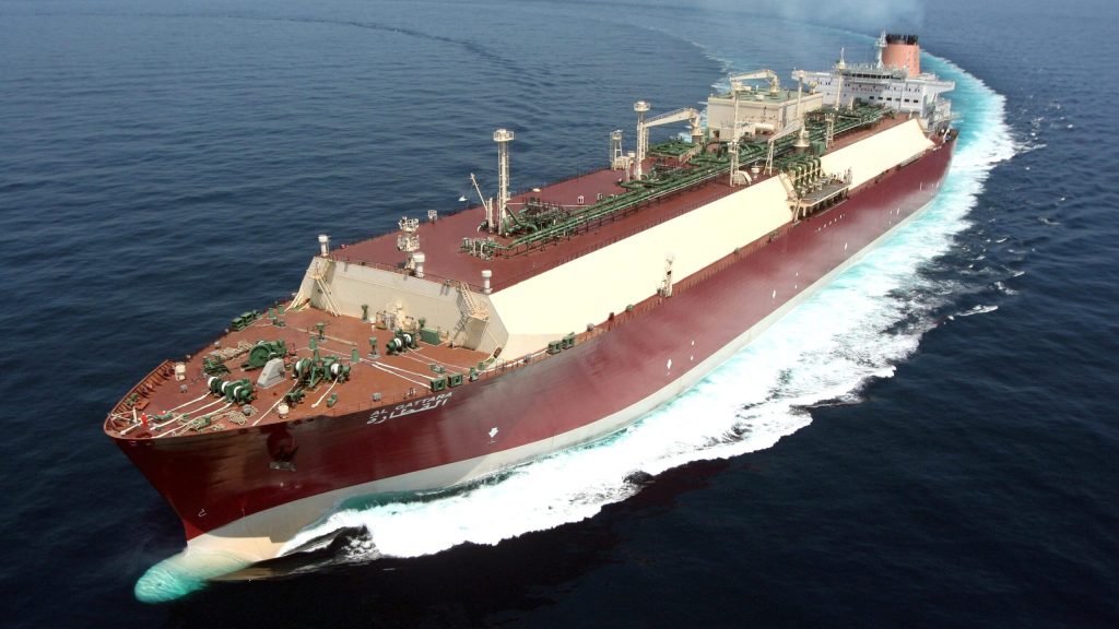 LNG-säiliöaluksen sisäpuoli on vuorattu koivuvanerilla