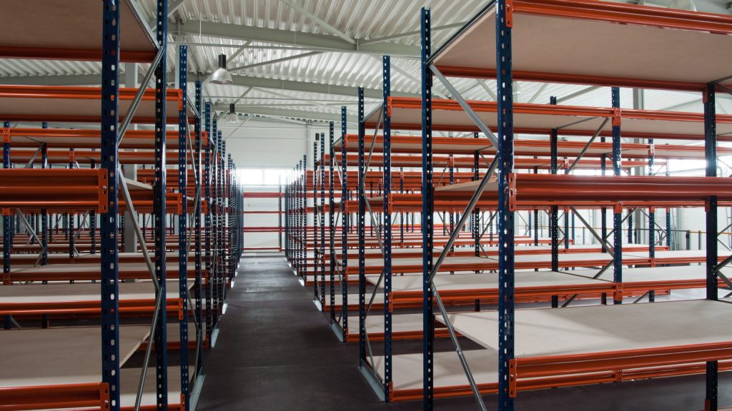 hyllyn pinta on koivuvaneria